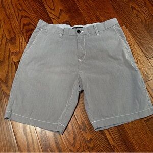 TOMMY HILFIGER Mens Seersucker Vertical Stripe Shorts Blue/White Pockets Size 33